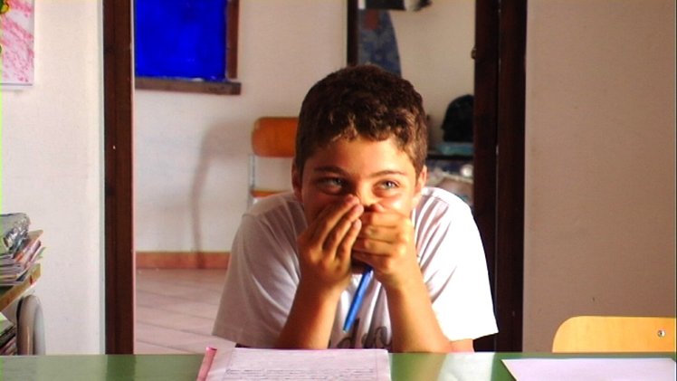 3 bambini, 1 maestra: la scuola di Alicudi raccontata in docu-film | Giunti Scuola 3 bambini, 1 maestra: la scuola di Alicudi raccontata in docu-film | Giunti Scuola