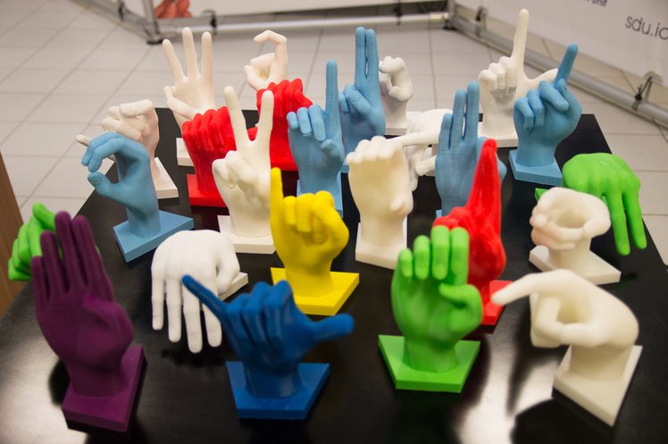 La lingua dei segni spiegata in 3D ai bambini | Giunti Scuola