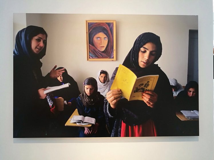 "Leggere" senza confini, gli scatti di McCurry | Giunti Scuola