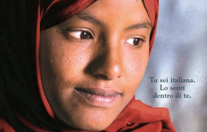"Amira, un mondo senza confini": lo "ius soli" raccontato in un romanzo | Giunti Scuola "Amira, un mondo senza confini": lo "ius soli" raccontato in un romanzo | Giunti Scuola