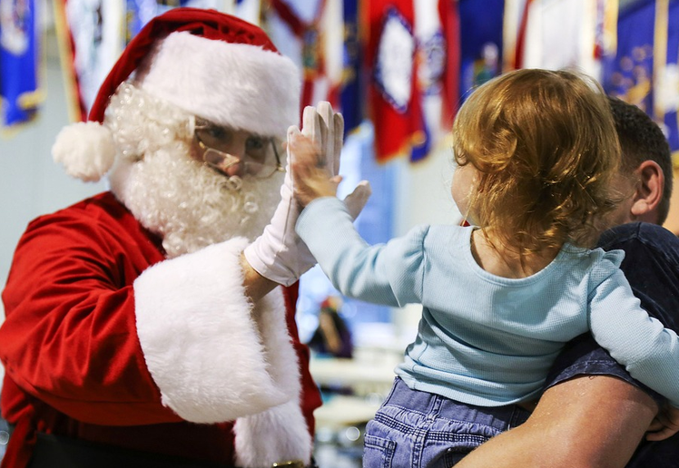 Arriva Babbo Natale... e il bambino piange | Giunti Scuola