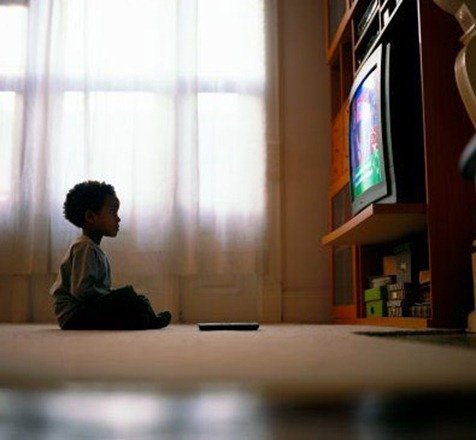 Bambini, adulti e tv: lo specchio dei desideri | Giunti Scuola Bambini, adulti e tv: lo specchio dei desideri | Giunti Scuola