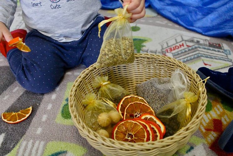 Con i laboratori sensoriali i bambini indagano il mondo | Giunti Scuola