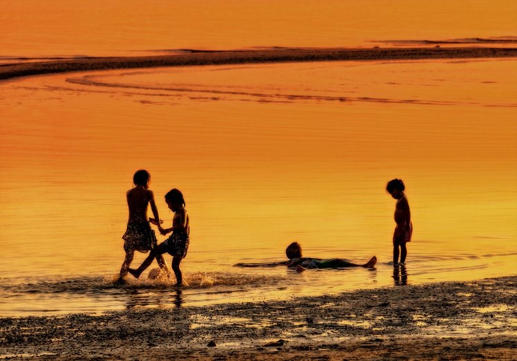 Confini e stranieri: l’esperimento mentale dell’utopia per affrontare i dubbi | Giunti Scuola Confini e stranieri: l’esperimento mentale dell’utopia per affrontare i dubbi | Giunti Scuola