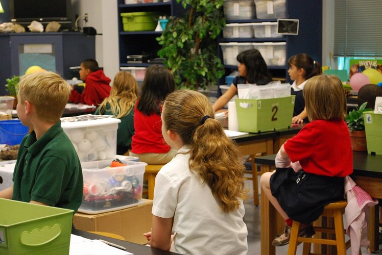 Culle vuote, banchi vuoti: e le cattedre? | Giunti Scuola Culle vuote, banchi vuoti: e le cattedre? | Giunti Scuola