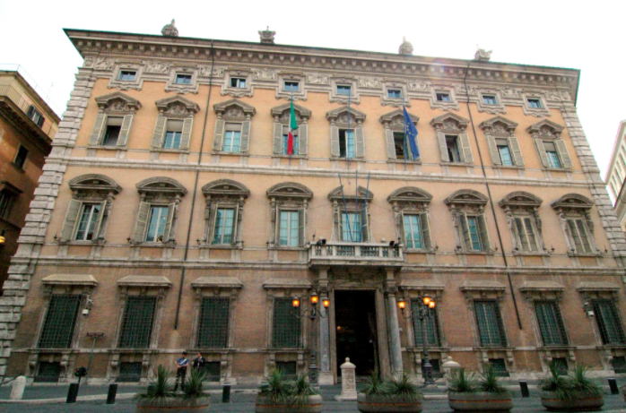 Deleghe, i pareri delle Commissioni di Camera e Senato | Giunti Scuola Deleghe, i pareri delle Commissioni di Camera e Senato | Giunti Scuola