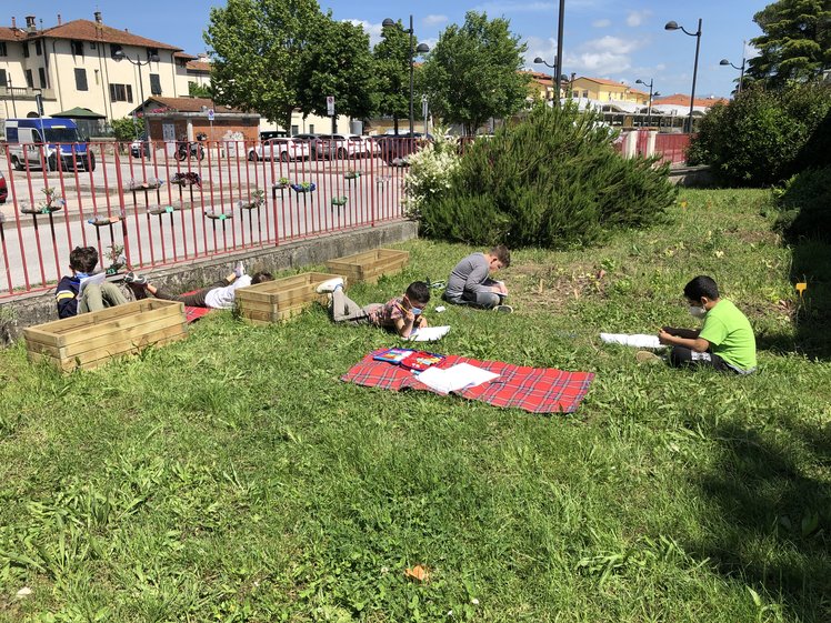 Didattica all’aperto: tre attività pratiche in un percorso strutturato | Giunti Scuola Didattica all’aperto: tre attività pratiche in un percorso strutturato | Giunti Scuola