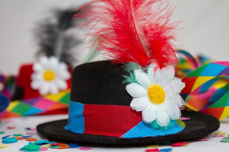 Filastrocche, cappelli, sonagli... È Carnevale! | Giunti Scuola