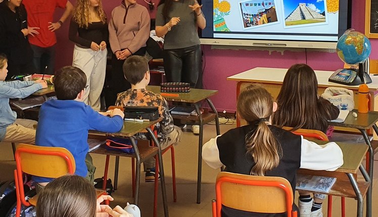 Finestre sul mondo in classe: gli studenti Intercultura alla primaria | Giunti Scuola