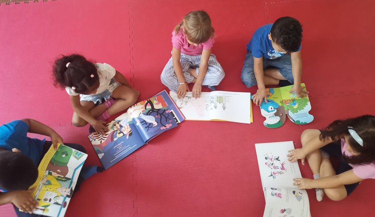 Come e perché creare un’audioteca scolastica con narrazioni in più lingue | Giunti Scuola