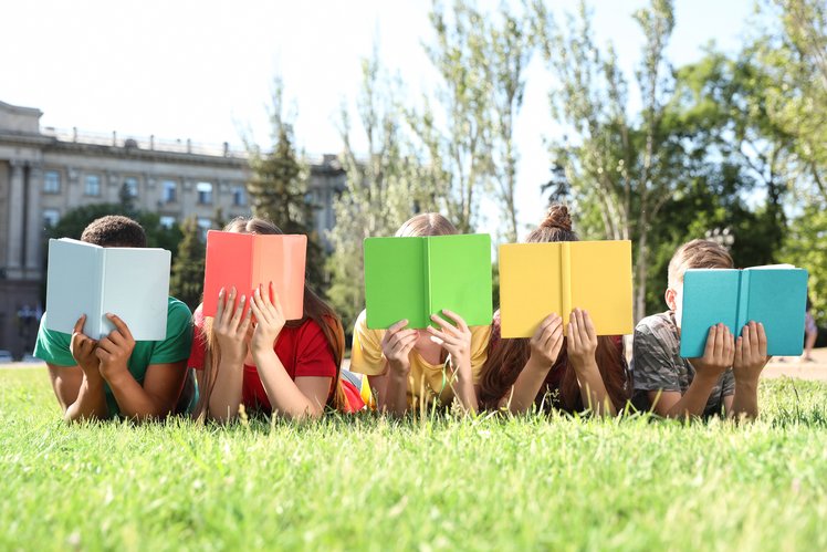 Cinque idee per leggere in estate | Giunti Scuola