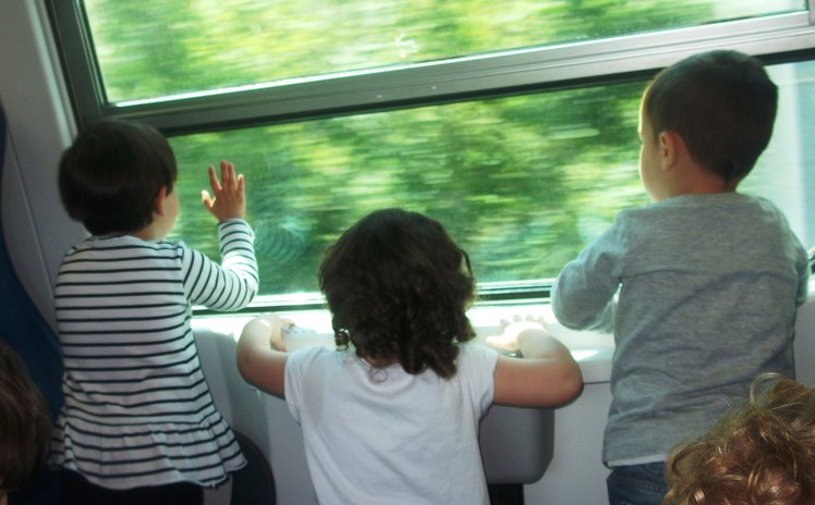Fuori dal nido: il quartiere e la città conoscono i bambini | Giunti Scuola