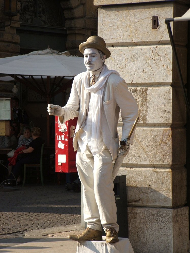 Il gioco delle statue | Giunti Scuola Il gioco delle statue | Giunti Scuola