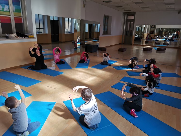 Il racconto prende forma: lo yoga per sviluppare movimento e linguaggio | Giunti Scuola
