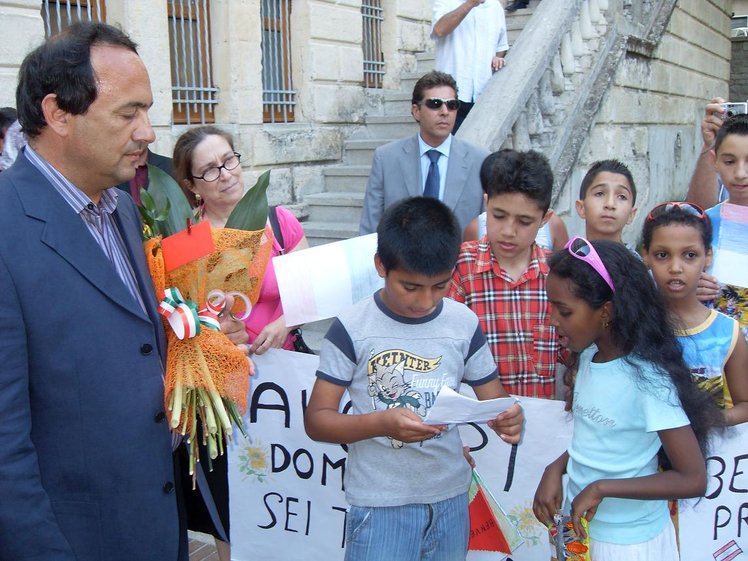 Il sindaco dell'accoglienza tra i grandi del mondo | Giunti Scuola Il sindaco dell'accoglienza tra i grandi del mondo | Giunti Scuola