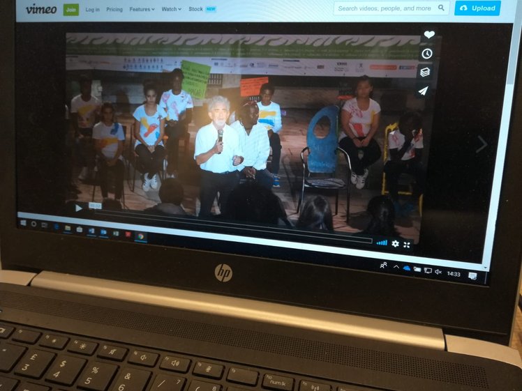In un video le "Rime migranti" di Bruno Tognolini | Giunti Scuola In un video le "Rime migranti" di Bruno Tognolini | Giunti Scuola