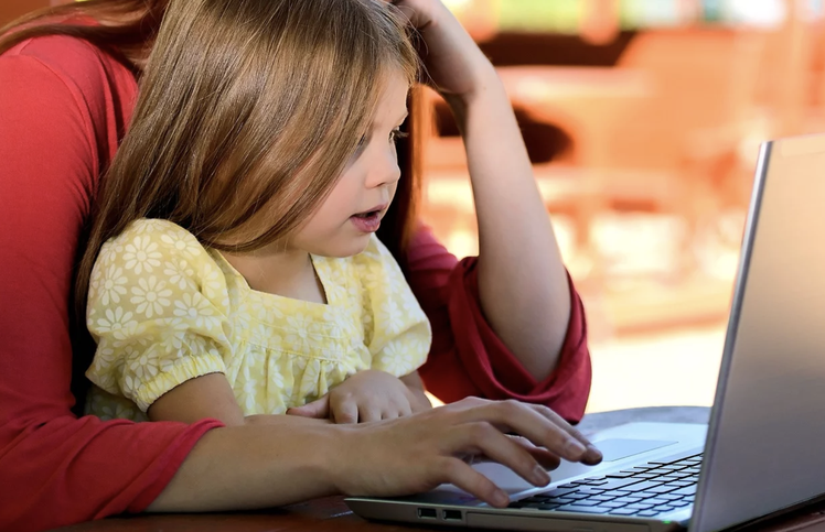 Insegnanti "a distanza", quattro buone pratiche da condividere | Giunti Scuola Insegnanti "a distanza", quattro buone pratiche da condividere | Giunti Scuola
