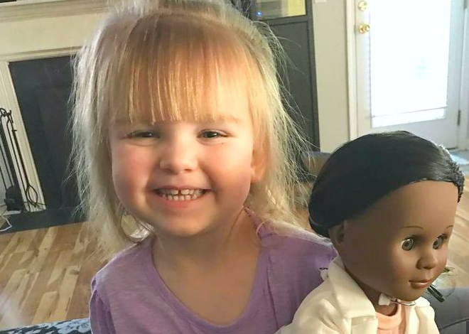La bambina che vuole la bambola nera diventa un caso negli USA | Giunti Scuola
