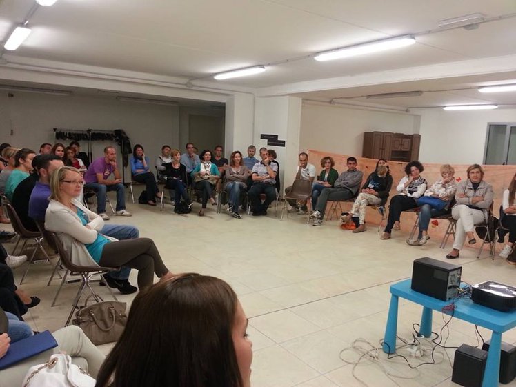 L’importanza dei gruppi di parola come momenti di scambio tra genitori | Giunti Scuola L’importanza dei gruppi di parola come momenti di scambio tra genitori | Giunti Scuola