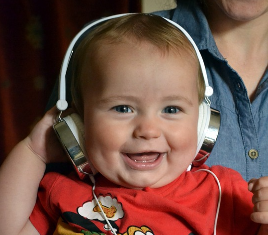 Musica e lingue straniere, uno stimolo per la mente dei piccoli | Giunti Scuola