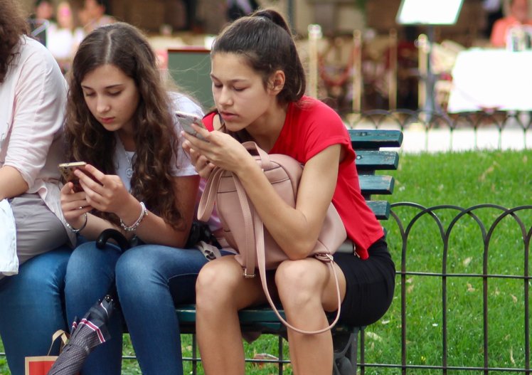 Nella terra di mezzo: rischio e opportunità in adolescenza | Giunti Scuola Nella terra di mezzo: rischio e opportunità in adolescenza | Giunti Scuola