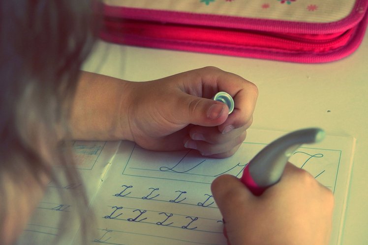 Perché conviene che i bambini scrivano in corsivo | Giunti Scuola