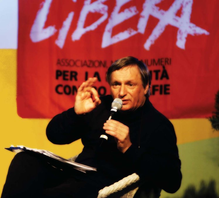 Percorsi didattici contro le mafie: firmato il protocollo d'intesa tra il Miur e l'Associazione "Libera" di Luigi Ciotti | Giunti Scuola Percorsi didattici contro le mafie: firmato il protocollo d'intesa tra il Miur e l'Associazione "Libera" di Luigi Ciotti | Giunti Scuola