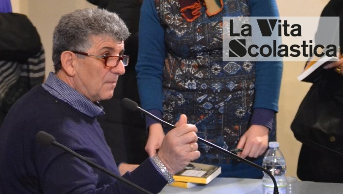 Pietro Bartolo, 'il medico di Lampedusa': "Educhiamo all'umanità" | Giunti Scuola Pietro Bartolo, 'il medico di Lampedusa': "Educhiamo all'umanità" | Giunti Scuola