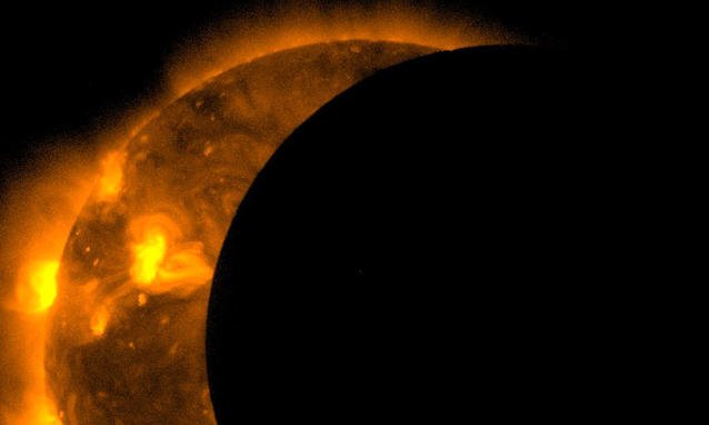 Pronti, partenza... eclissi! | Giunti Scuola Pronti, partenza... eclissi! | Giunti Scuola