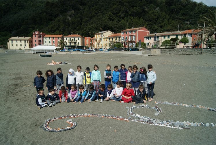 Sestri Levante (GE) - Arte ambientale in spiaggia | Giunti Scuola