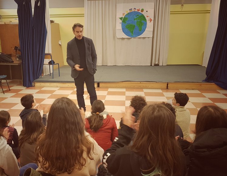 Teatro a scuola: parlare in pubblico (senza essere giudicati) | Giunti Scuola Teatro a scuola: parlare in pubblico (senza essere giudicati) | Giunti Scuola