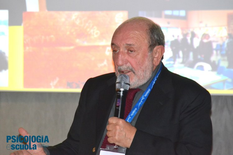 Umberto Galimberti: "Più educazione civica e meno tecnologia nella scuola" | Giunti Scuola Umberto Galimberti: "Più educazione civica e meno tecnologia nella scuola" | Giunti Scuola