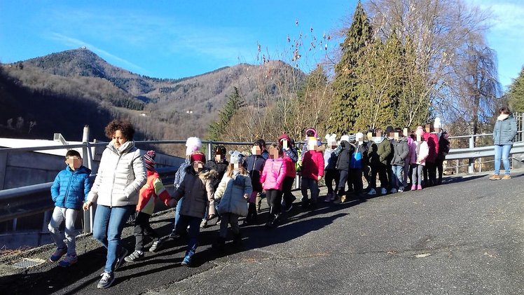 "Un chilometro al giorno": camminare a scuola per dire no alla sedentarietà | Giunti Scuola