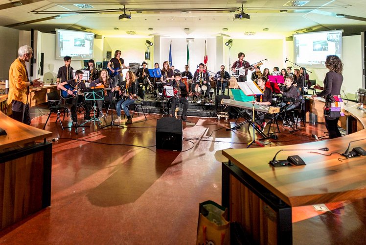 Un concerto per la piccola orchestra multiculturale | Giunti Scuola Un concerto per la piccola orchestra multiculturale | Giunti Scuola