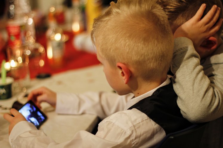 Un video per capire meglio la "iperconnessione" dei bambini di oggi | Giunti Scuola Un video per capire meglio la "iperconnessione" dei bambini di oggi | Giunti Scuola