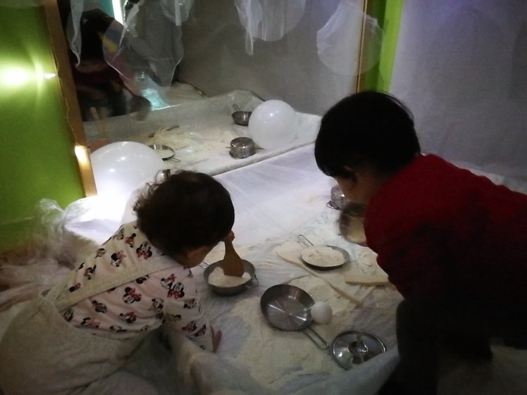 Una stanza tutta bianca per giocare | Giunti Scuola Una stanza tutta bianca per giocare | Giunti Scuola